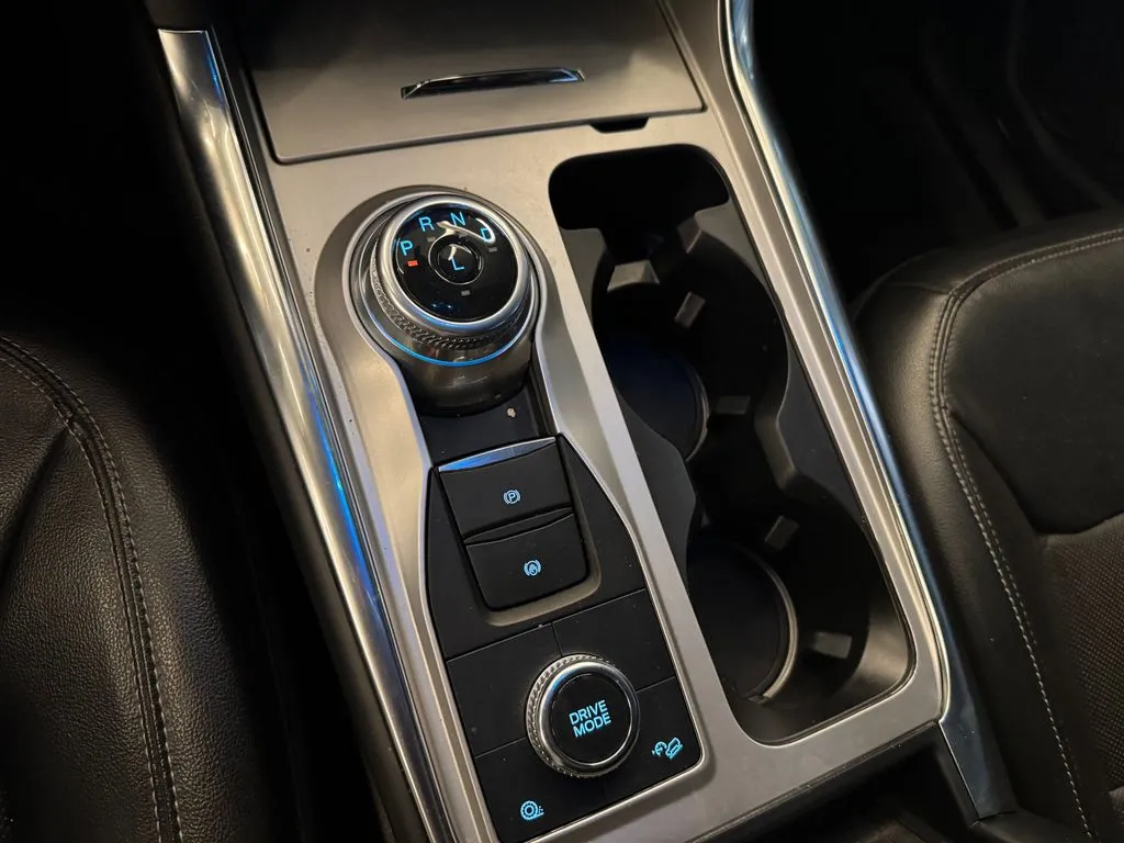 Ford Explorer photo 16