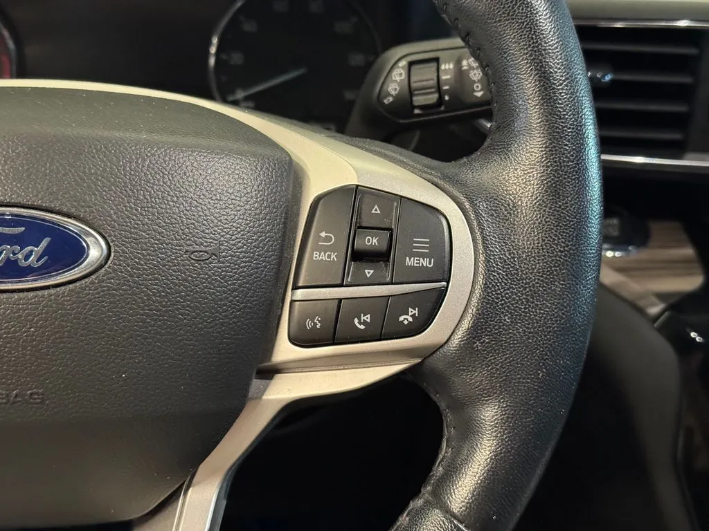Ford Explorer photo 12