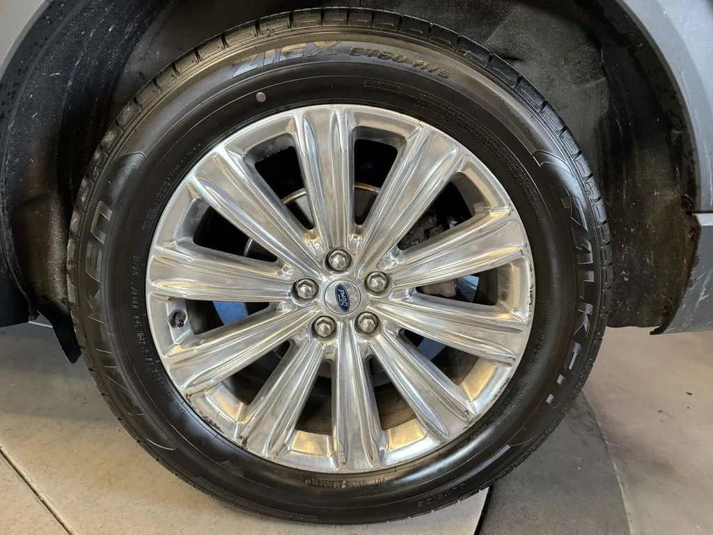 Ford Explorer photo 27