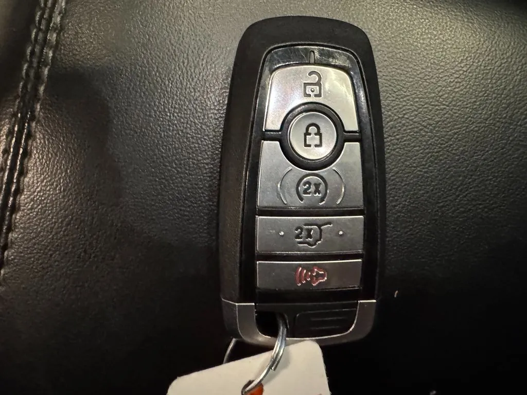 Ford Explorer photo 17