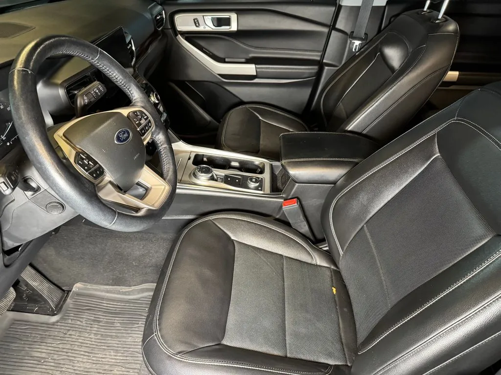 Ford Explorer photo 20