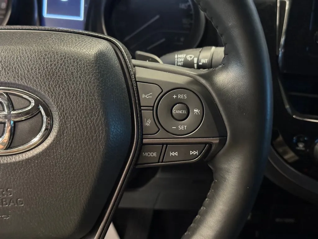 Toyota Camry photo 12