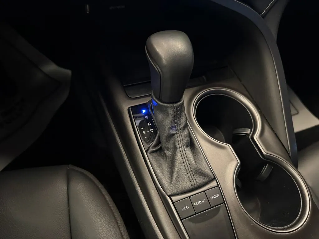 Toyota Camry photo 16