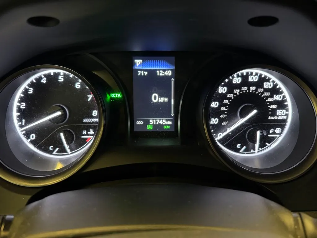 Toyota Camry photo 10