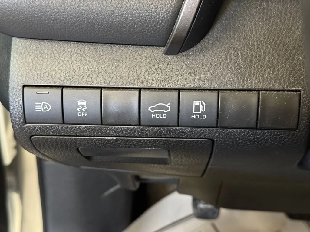 Toyota Camry photo 18