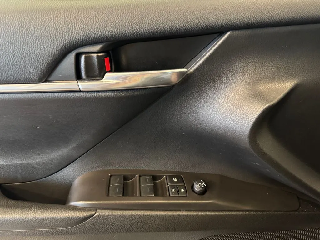 Toyota Camry photo 19
