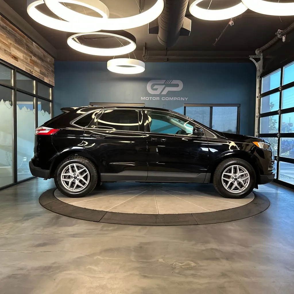 Ford Edge photo 2