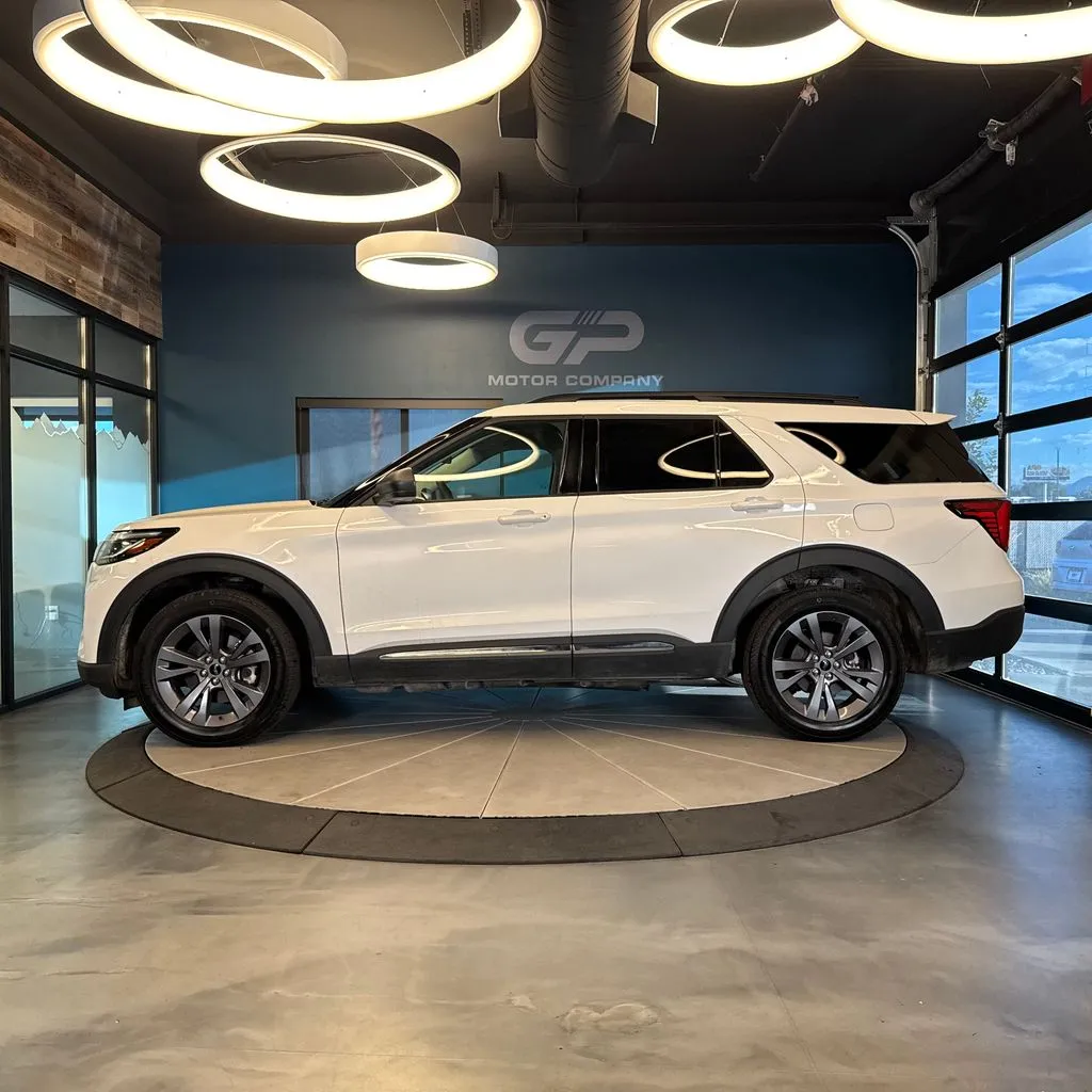 Ford Explorer photo 6