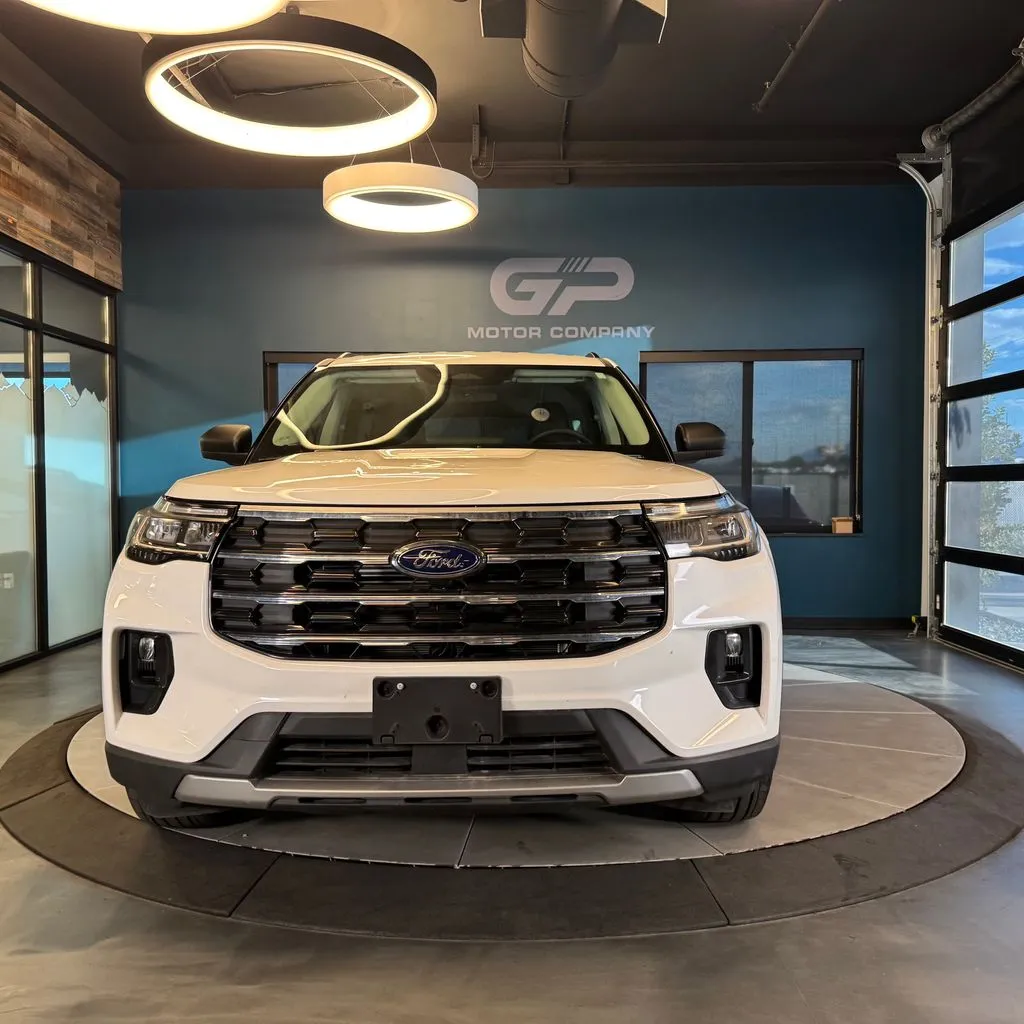 Ford Explorer photo 8
