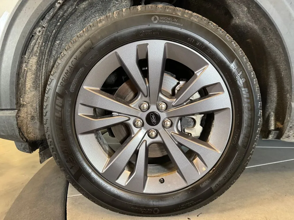 Ford Explorer photo 25