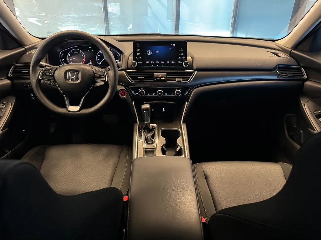 Honda Accord photo 9