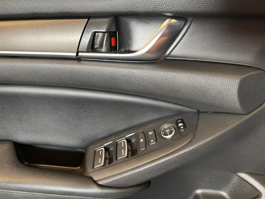 Honda Accord photo 19