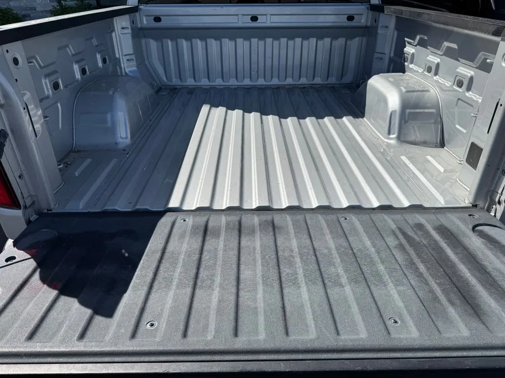 Chevrolet Silverado photo 21
