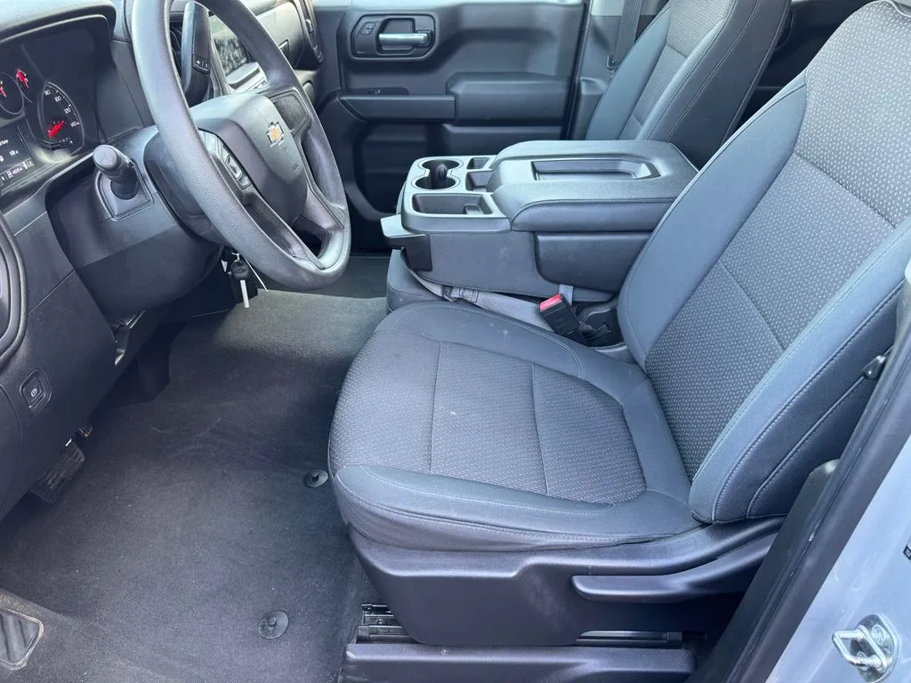 Chevrolet Silverado photo 19