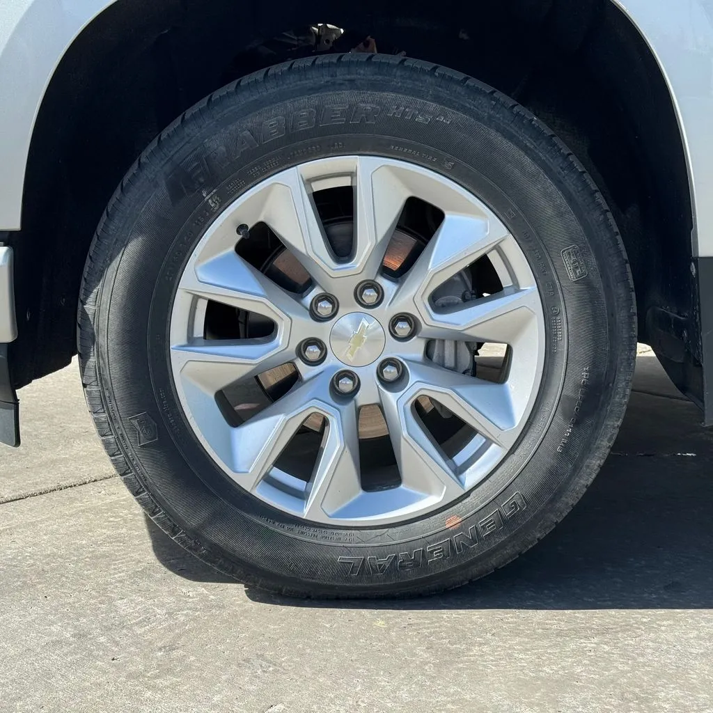 Chevrolet Silverado photo 9