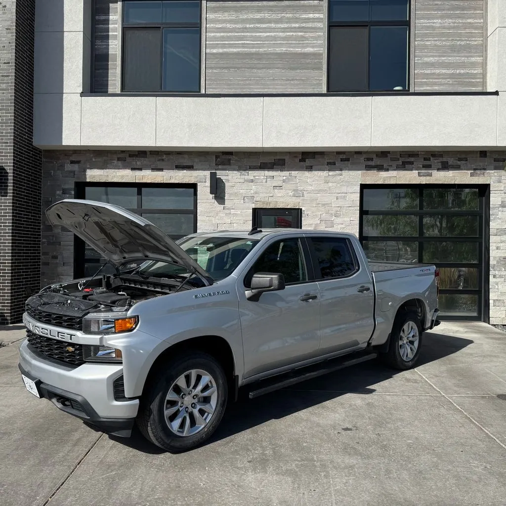 Chevrolet Silverado photo 22