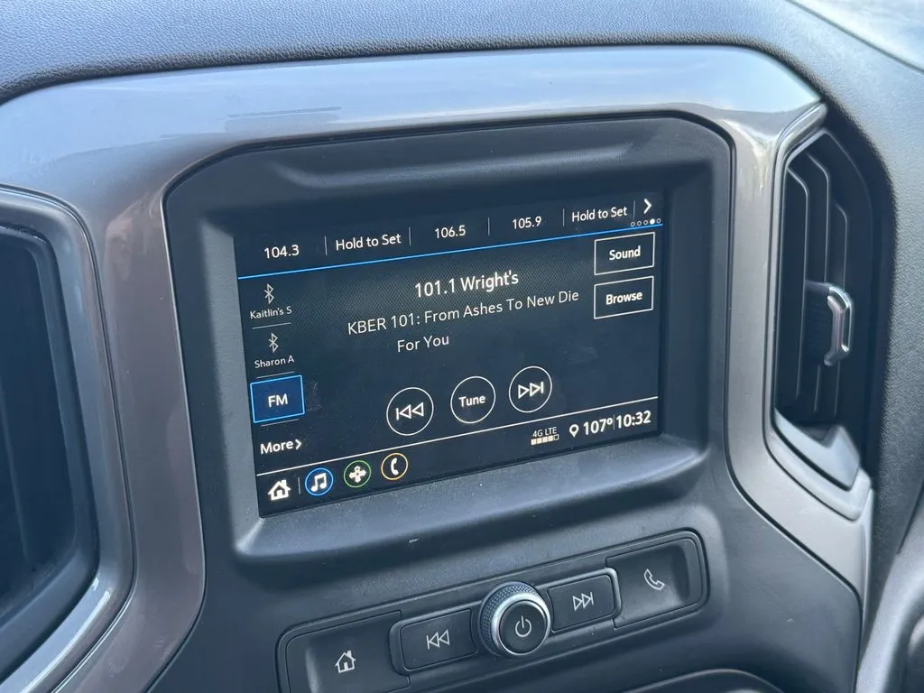 Chevrolet Silverado photo 16