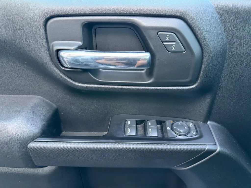 Chevrolet Silverado photo 10