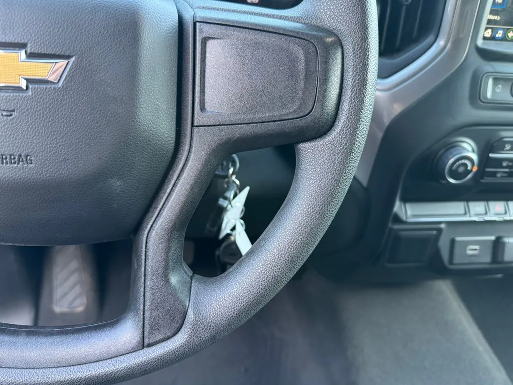 Chevrolet Silverado photo 15