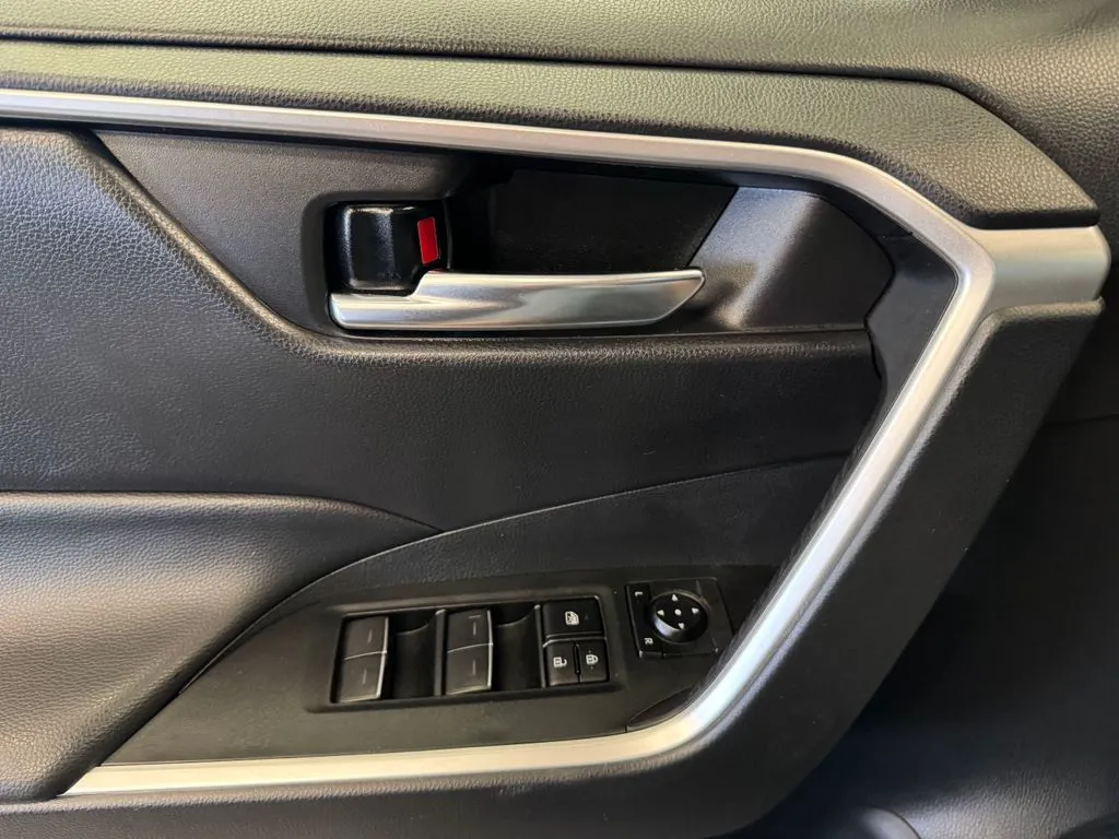 Toyota RAV4 photo 19