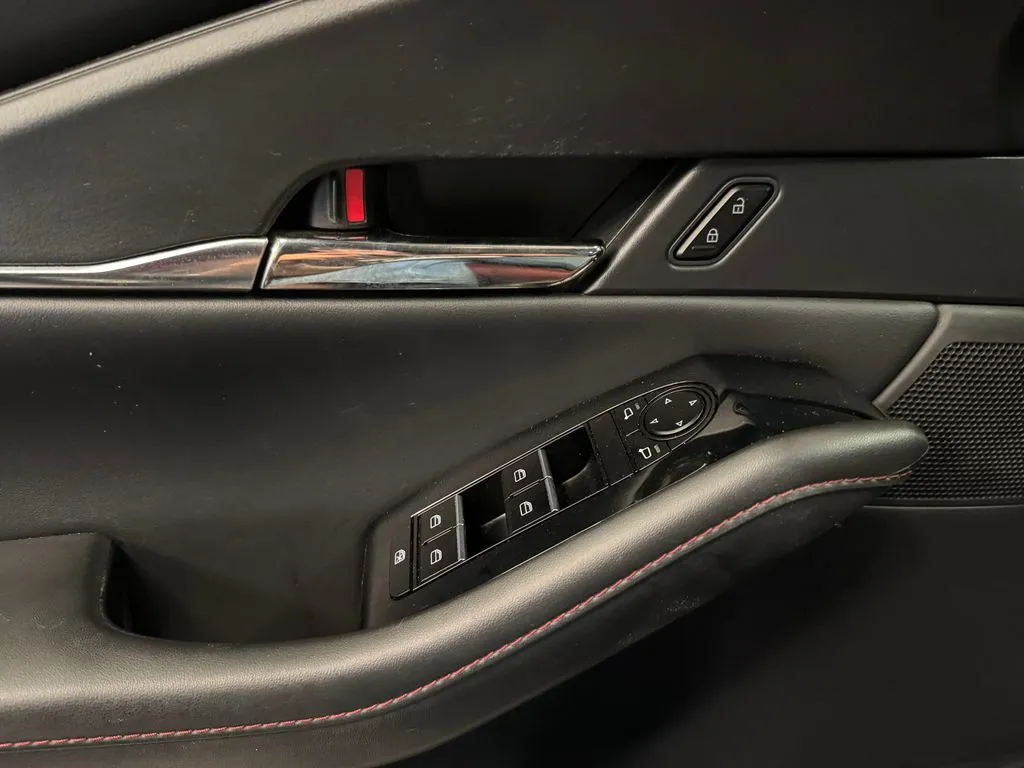 Mazda CX-30 photo 19