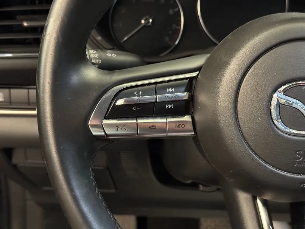 Mazda CX-30 photo 11