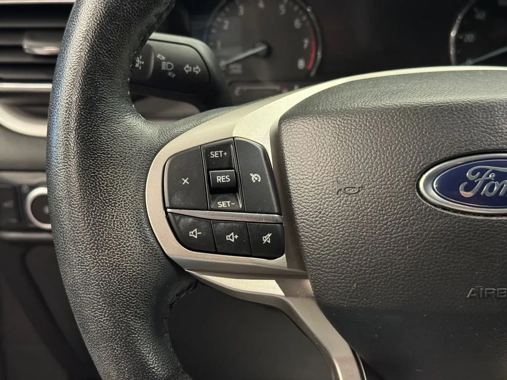 Ford Explorer photo 11