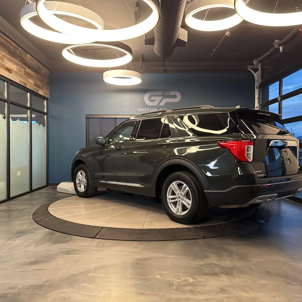 Ford Explorer photo 5