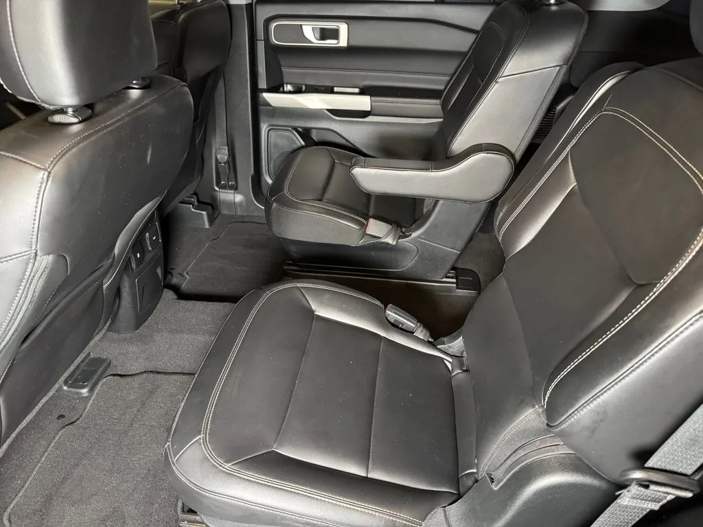 Ford Explorer photo 21