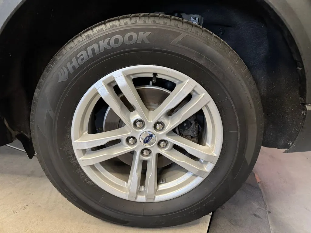 Ford Explorer photo 26