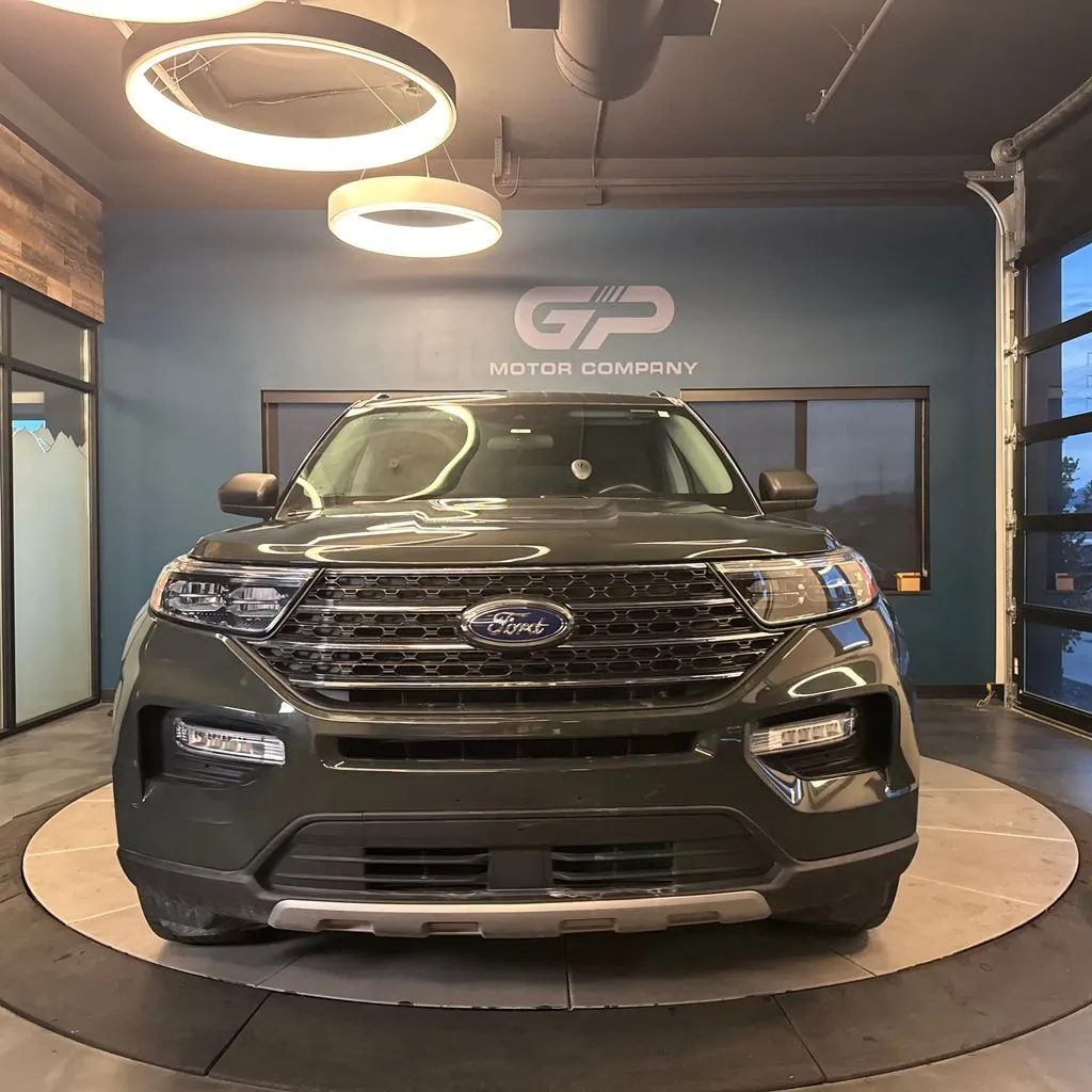 Ford Explorer photo 8
