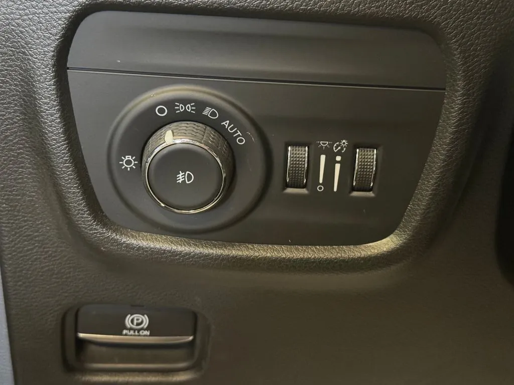 Jeep Grand Cherokee photo 18