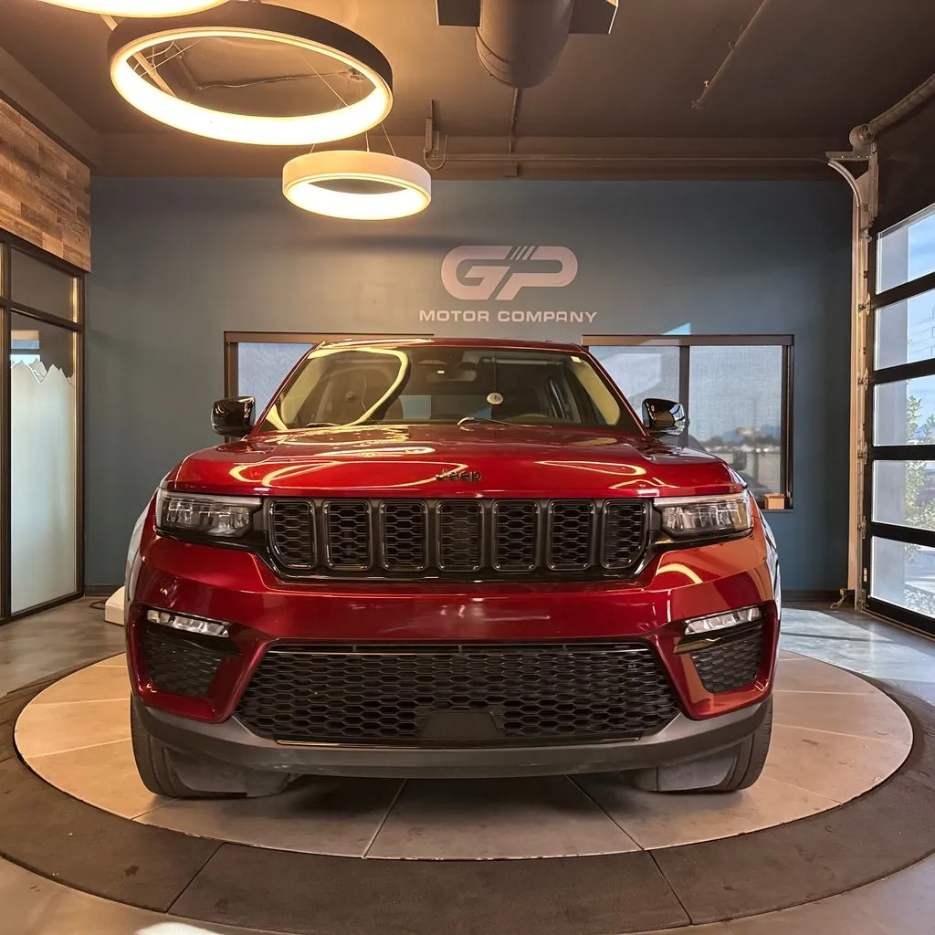 Jeep Grand Cherokee photo 8
