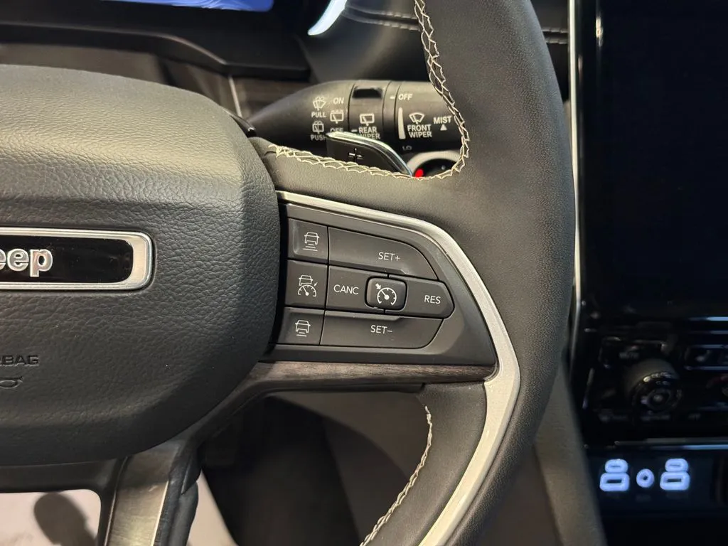 Jeep Grand Cherokee photo 12