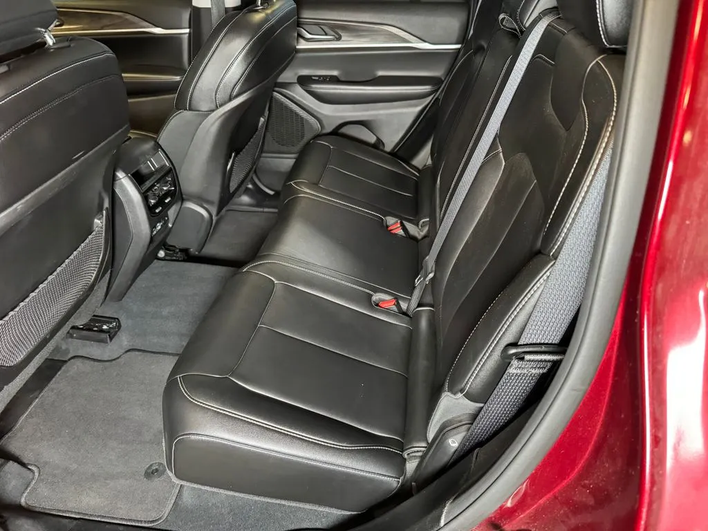 Jeep Grand Cherokee photo 21