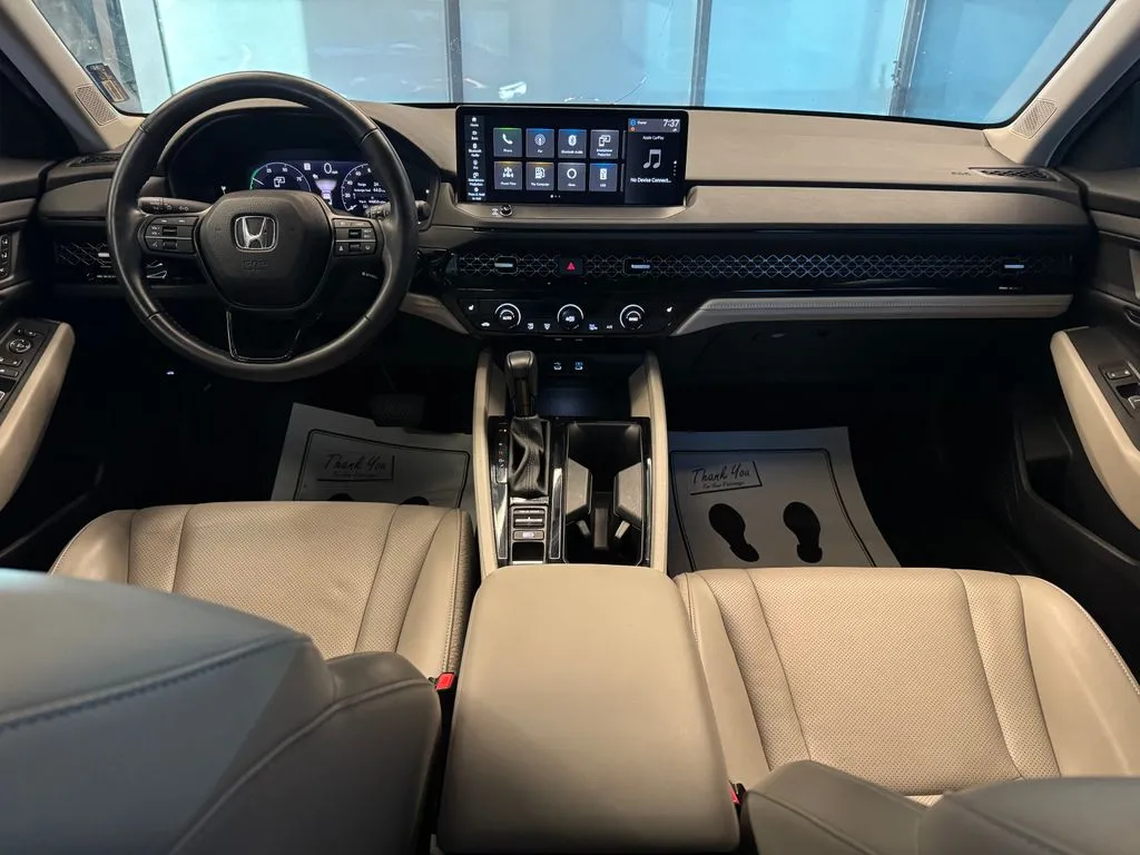 Honda Accord photo 9