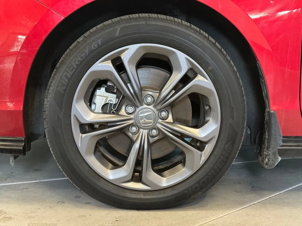 Honda Accord photo 25