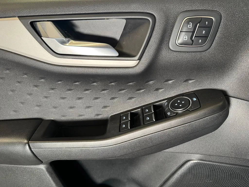 Ford Escape photo 19