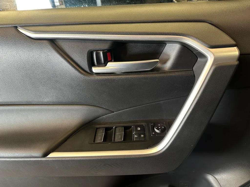 Toyota RAV4 photo 19