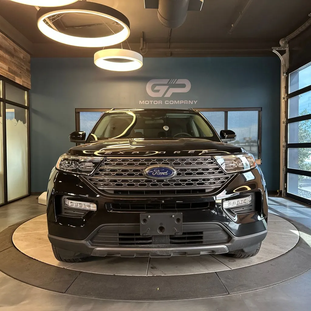 Ford Explorer photo 8