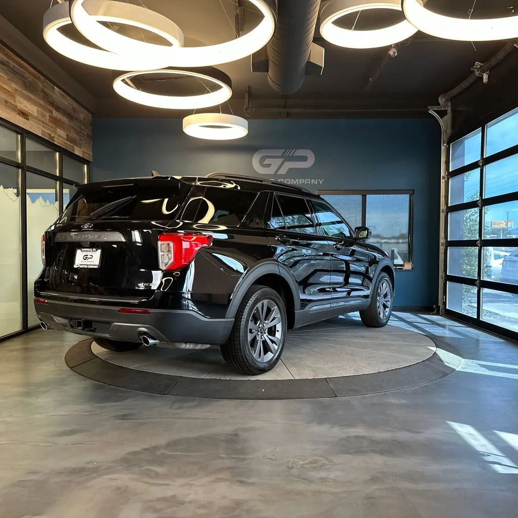 Ford Explorer photo 3