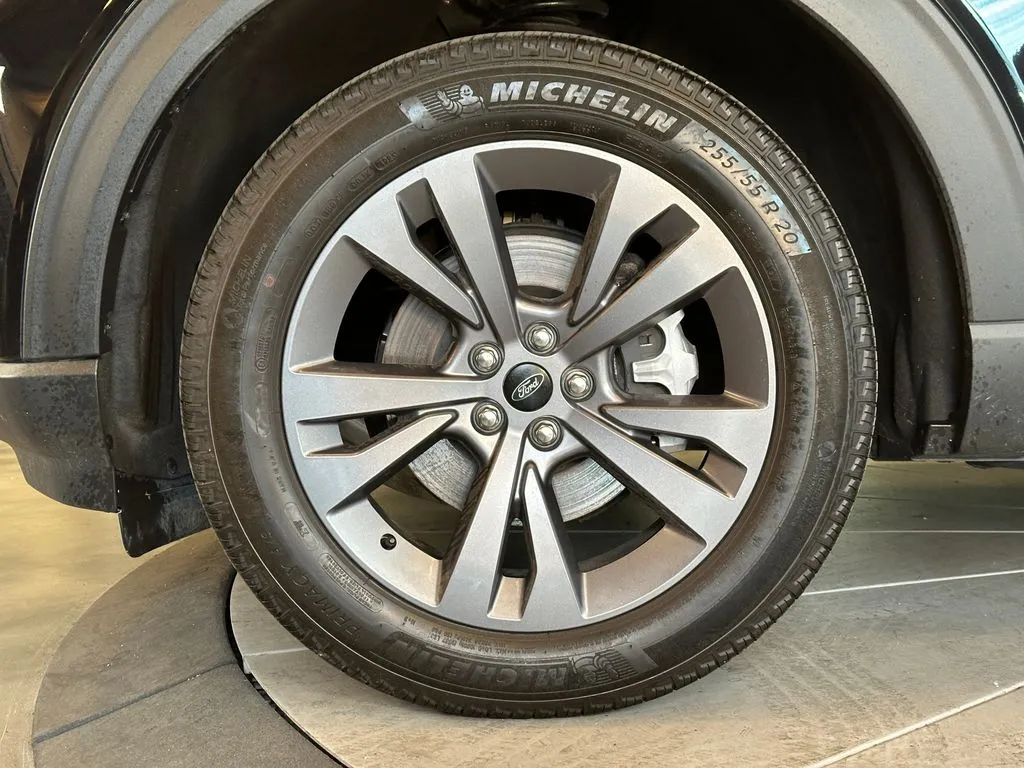 Ford Explorer photo 26