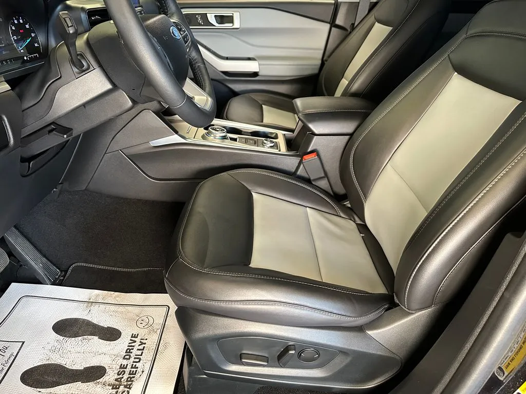 Ford Explorer photo 20