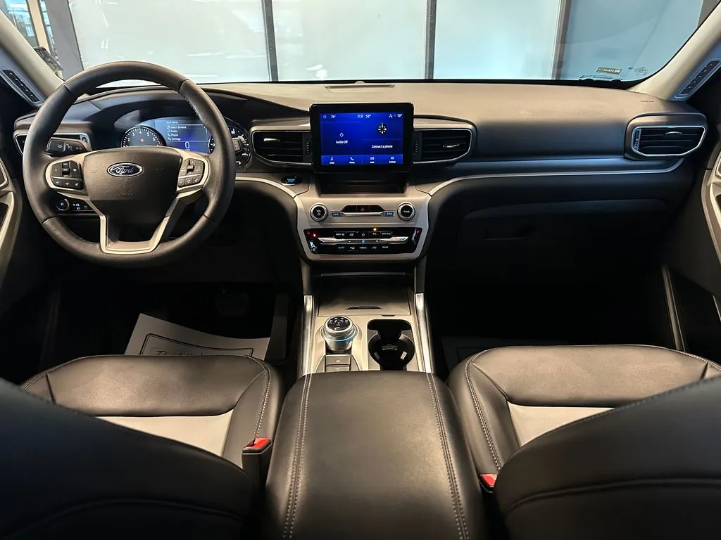 Ford Explorer photo 9