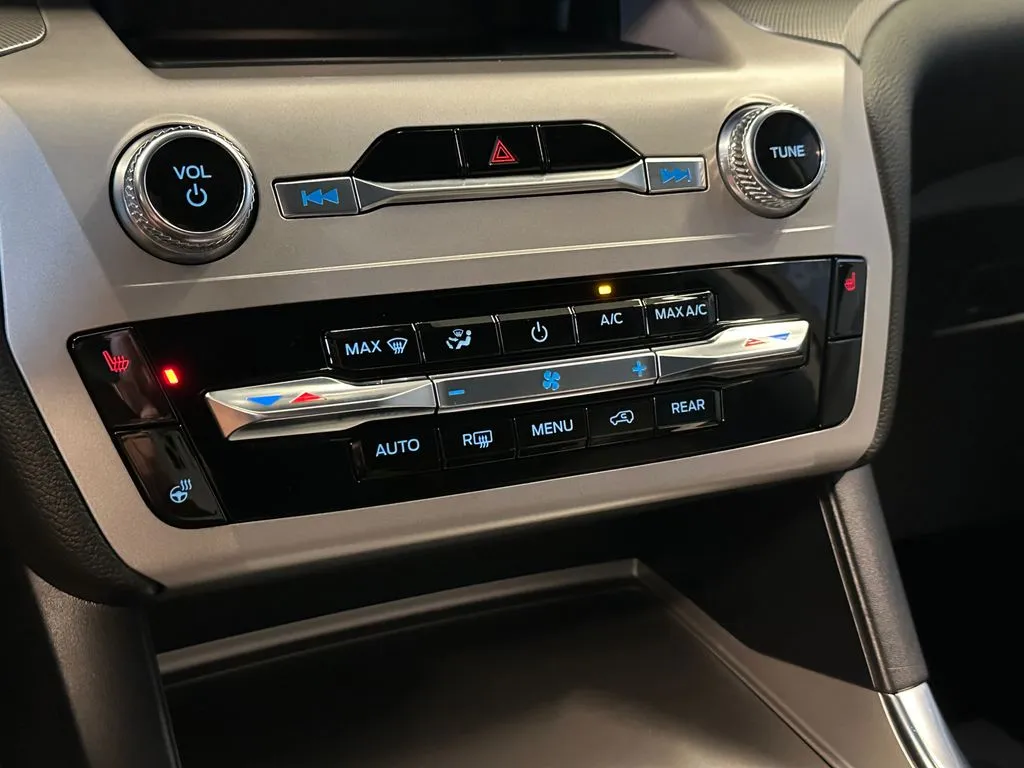 Ford Explorer photo 15