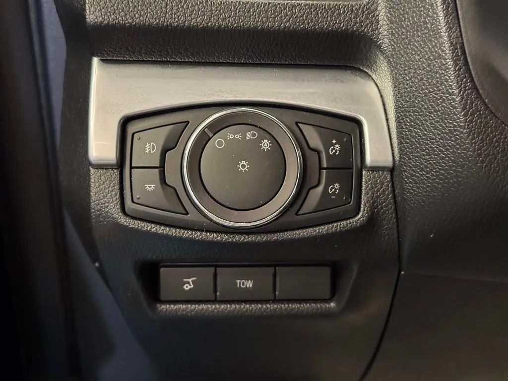 Ford Explorer photo 18