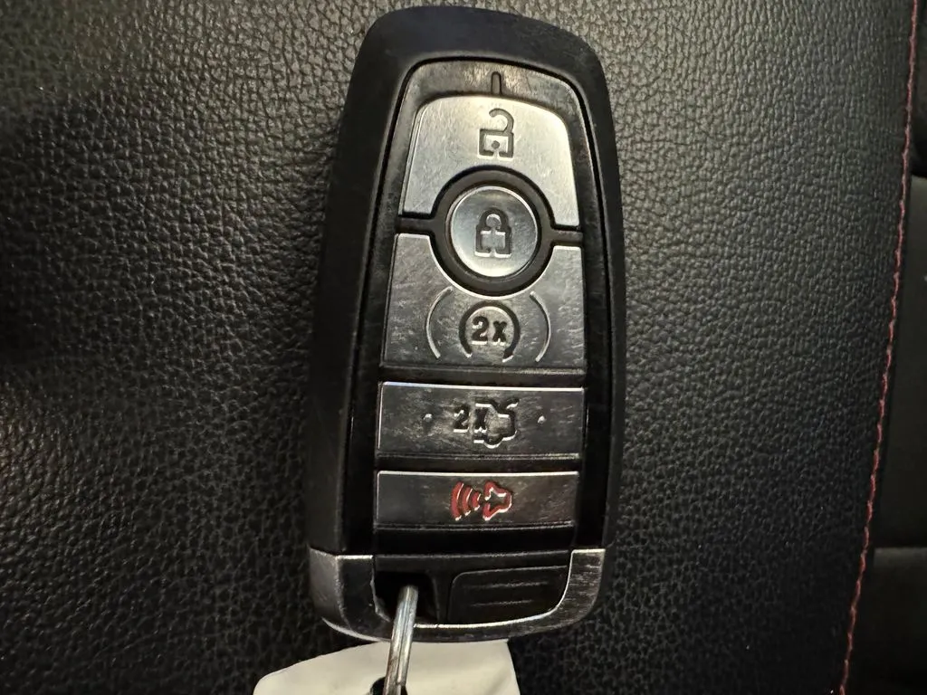 Ford Explorer photo 17
