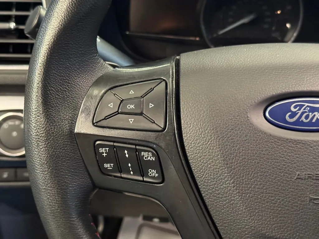 Ford Explorer photo 11