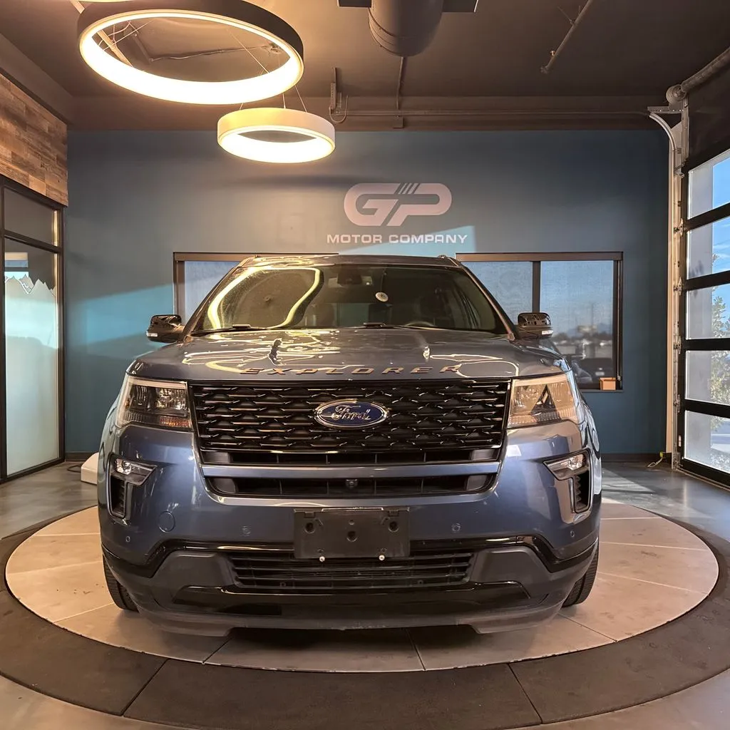 Ford Explorer photo 8