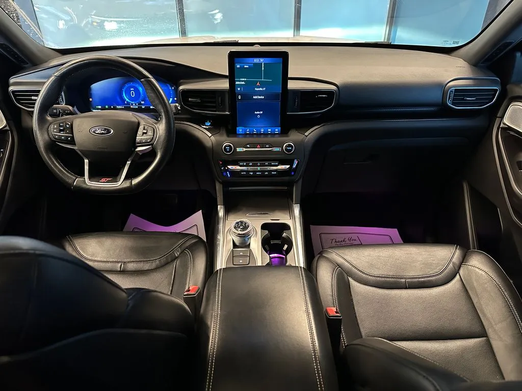 Ford Explorer photo 9